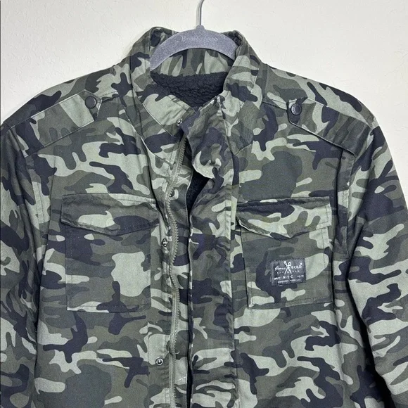 Marc Ecko Cut & Sew Men's insulated Camouflage Vintage 2000’s Y2K Jacket Size S - Picture 3 of 10